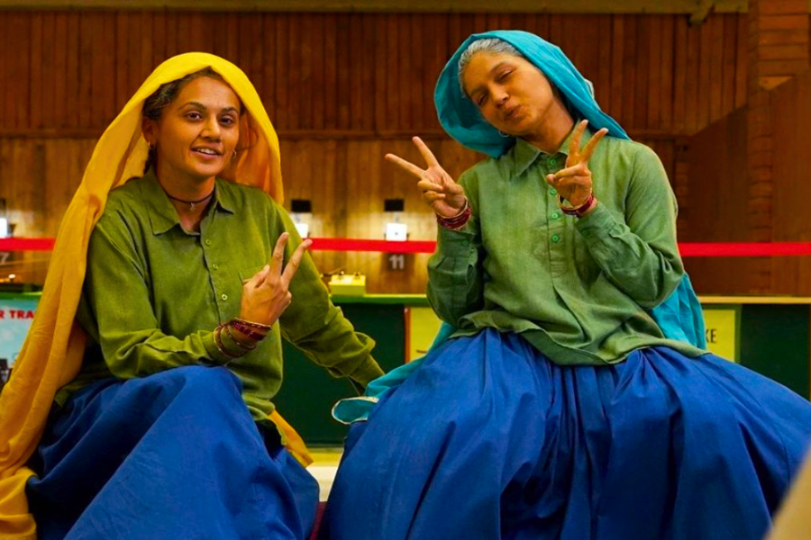 চন্দ্রো তোমর (সান্ড কি আঁখ)

বায়োপিকে ভূমি চন্দ্রো তোমরের চরিত্রে অভিনয় করেছেন, যিনি নিজের ষাটের কোটায় দাঁড়িয়ে সিনেমায় নাম করেন এবং সমাজের বাধা টপকে নিজের পরিচয় গড়েন। ভূমির জন্য এটি ছিল এক ব্যক্তিগত শ্রদ্ধাঞ্জলি তাঁর দিদাকে, আর দর্শকের জন্য এক প্রেরণাদায়ক অভিজ্ঞতা।
