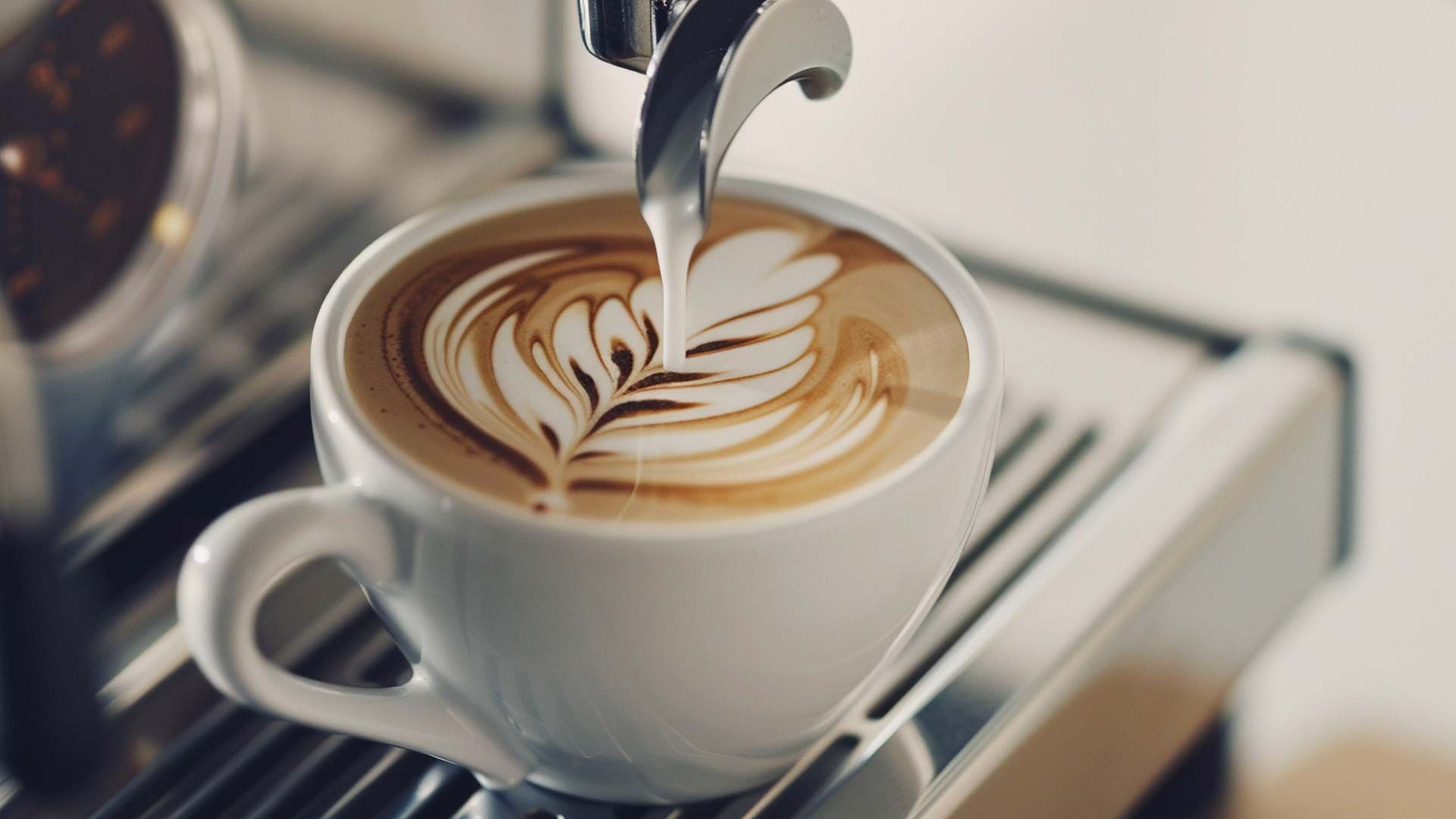 দিনে কফির পরিমাণ কমান:
দিনে এক থেকে দু’বার, তার বেশি কফি খাওয়ার অভ্যাস থাকলে তা নিয়ন্ত্রণে আনুন। এতে ইউরিক অ্যাসিড ও গাউটের ঝুঁকি কমবে।

বিধিবদ্ধ সতর্কীকরণ: এই সংক্রান্ত কোনও মতামত দ্য ওয়ালের নয়। দ্য ওয়াল স্বাস্থ্য / সাজগোজ সম্পর্কিত কোনও সম্পাদকীয় / সম্পাদক-নিয়ন্ত্রিত তথ্য, পরামর্শ প্রদান করে না। প্রদত্ত পরামর্শ ও তথ্য প্রয়োগের আগে সঠিক সিদ্ধান্ত নিন। নিজের মতামতকে গুরুত্ব দিন।