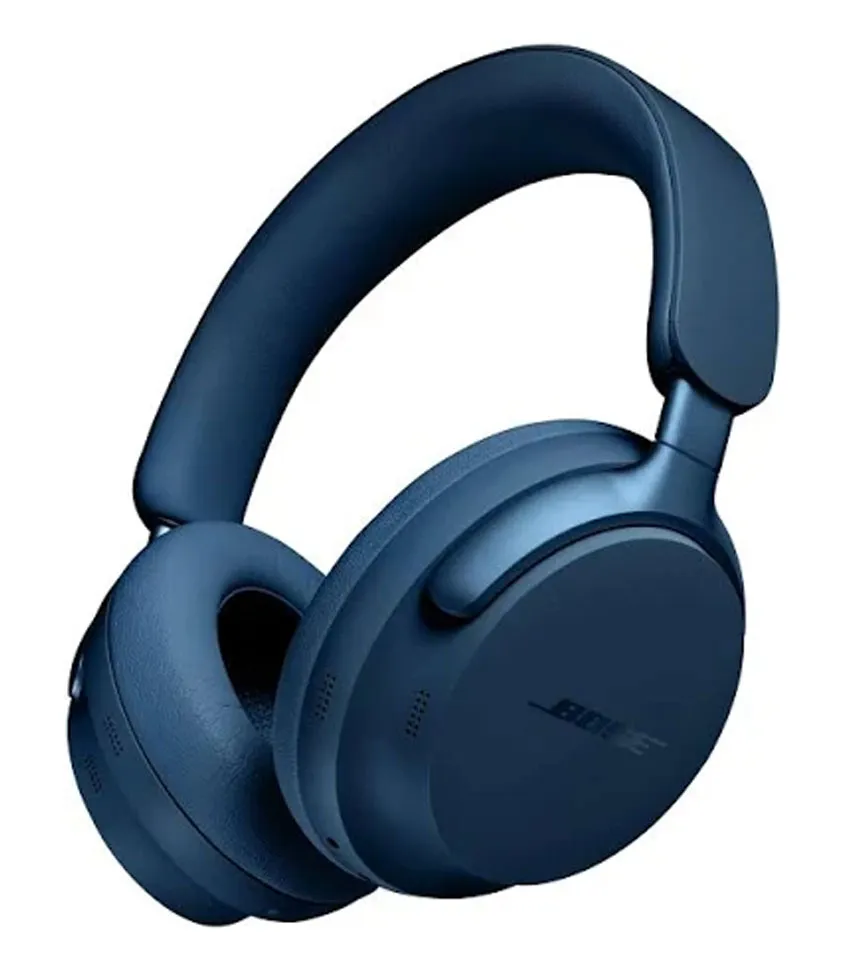 সেরা নয়েজ ক্যানসেলেশন: Bose QuietComfort Ultra

দাম: ৩৫,৯০০ টাকা।
Bose-এর এই হেডফোনে রয়েছে অ্যাডাপটিভ নয়েজ ক্যানসেলেশন প্রযুক্তি, যা আপনার চারপাশ বুঝে শব্দ কমিয়ে দেয়। Bose-এর স্পেশাল অডিও প্রযুক্তি গান বা পডকাস্টে দেয় দারুণ অভিজ্ঞতা। আরামদায়ক কুশনযুক্ত কানের প্যাড দীর্ঘসময় ব্যবহারে সমস্যা তৈরি করে না।
ব্যাটারি লাইফ: ২৪ ঘণ্টা।
সাউন্ড প্রোফাইল: ওয়ার্ম মিডস, ব্যালেন্সড বেস।
উপযুক্ত: যারা শান্তি চান বা নিখুঁত শব্দ খোঁজেন।