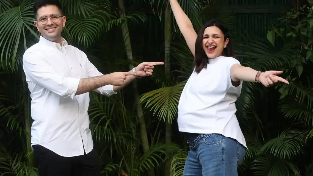 ৭. পরিণীতি চোপড়া (Parineeti Chopra)
এই তারকাদের তালিকায় সবচেয়ে নতুন পরিণীতি চোপড়া। তিনি গত বছরের অক্টোবর মাসে মা হয়েছেন। এই নতুন পরিচয়ে তিনিও এখন এই 'বয় মাম্মা ক্লাব'-এর একজন সদস্য।