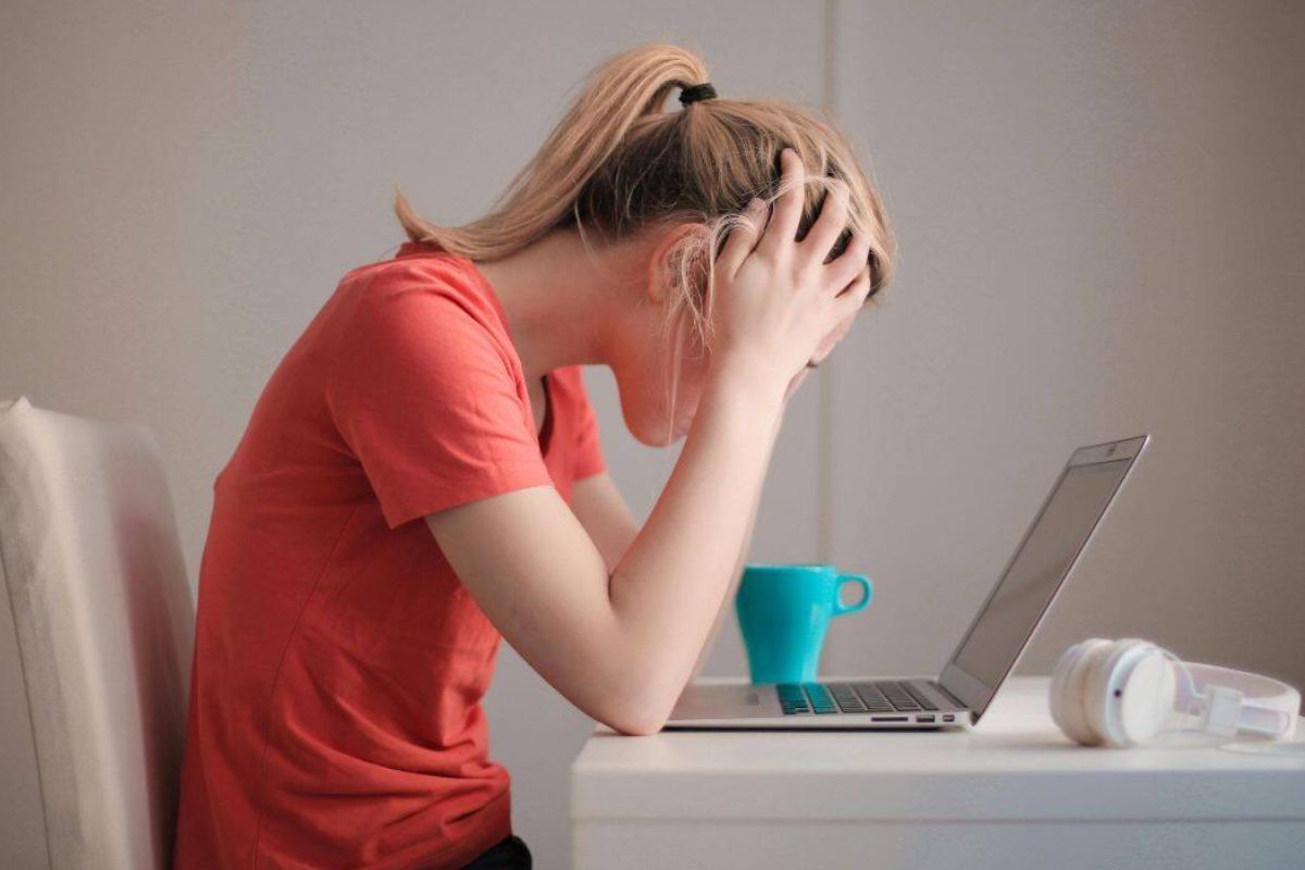 অতিরিক্ত মানসিক চাপ হজমের বড় শত্রু। স্ট্রেস কম থাকলে পেটও ভালো থাকে।