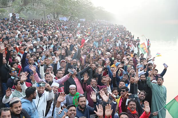 তারেককে দেখতে বিএনপি নেতাকর্মীদের ভিড়