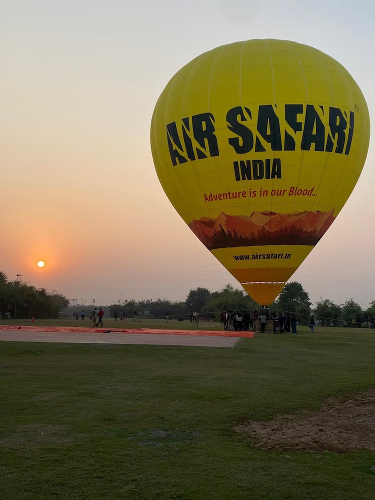 দিল্লিতে হট এয়ার বেলুন রাইড